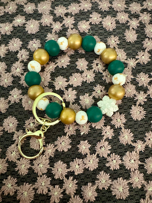 Reindeer with Pearl Snowflake and Green & Gold Wristlet